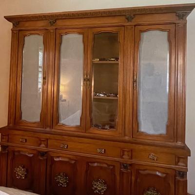 Elegant Robust Wood Chinese Display Cabinet