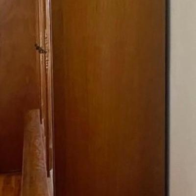 Elegant Robust Wood Chinese Display Cabinet