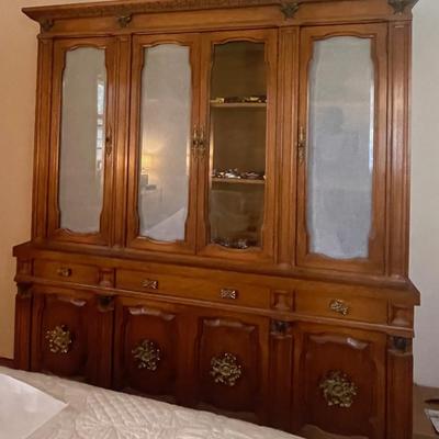 Elegant Robust Wood Chinese Display Cabinet