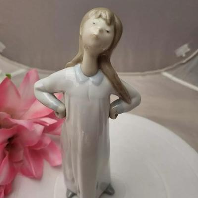 Lladro Girl With Hands On Hips Figurine Porcelain