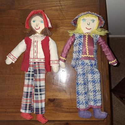 2 cloth dolls