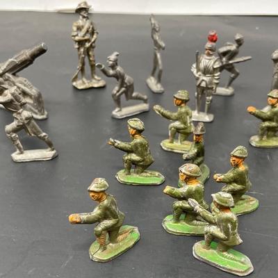 Collection Vintage Lead Assorted WW1/WW2/ Native Indian Toy Soldiers