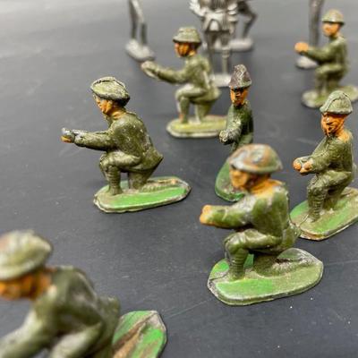 Collection Vintage Lead Assorted WW1/WW2/ Native Indian Toy Soldiers