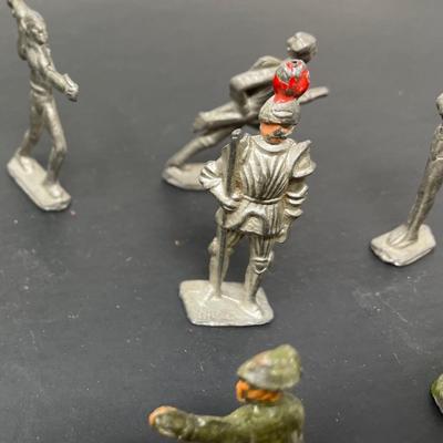 Collection Vintage Lead Assorted WW1/WW2/ Native Indian Toy Soldiers