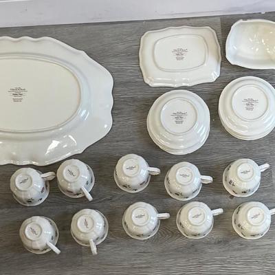 Set of Villeroy & Boch Dinning Wear