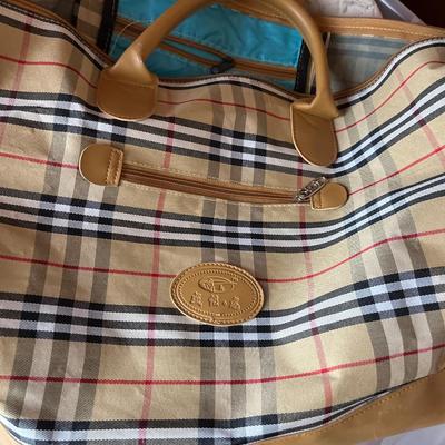 DR3- Two bags & various linens