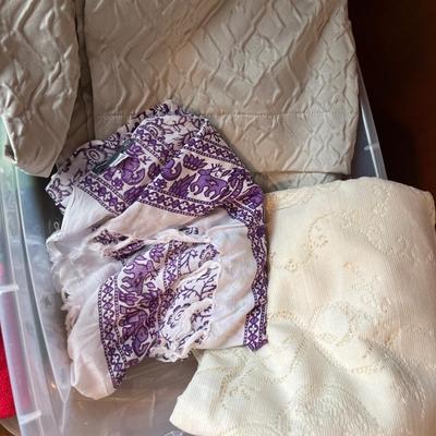 DR3- Two bags & various linens