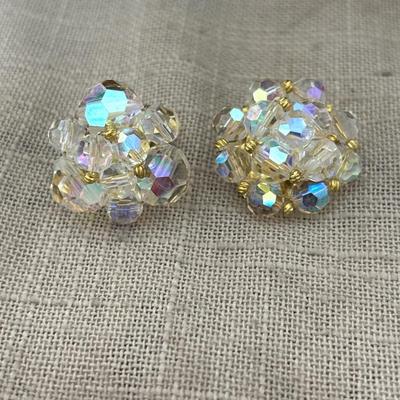 Gold tone VINTAGE IRIDESCENT FLOWER CLUSTER EARRINGS – CLIP ON