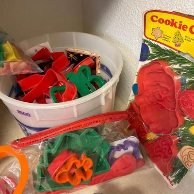 K4- Large lot of cookie cutters
