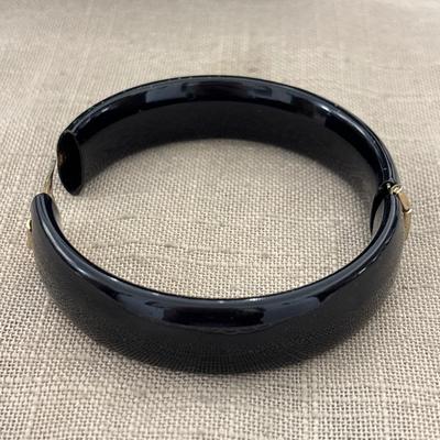 Black magnetic close black bracelet