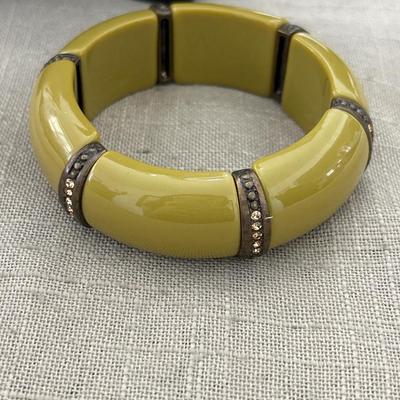 Green adjustable stretchy fashion bracelet