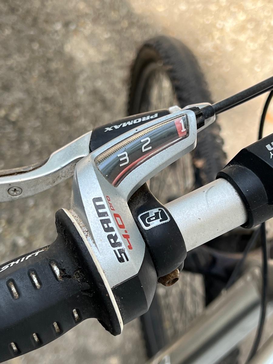 TREK Navigator 300 Alpha Custom Aluminum Mens Bike Read Details EstateSales