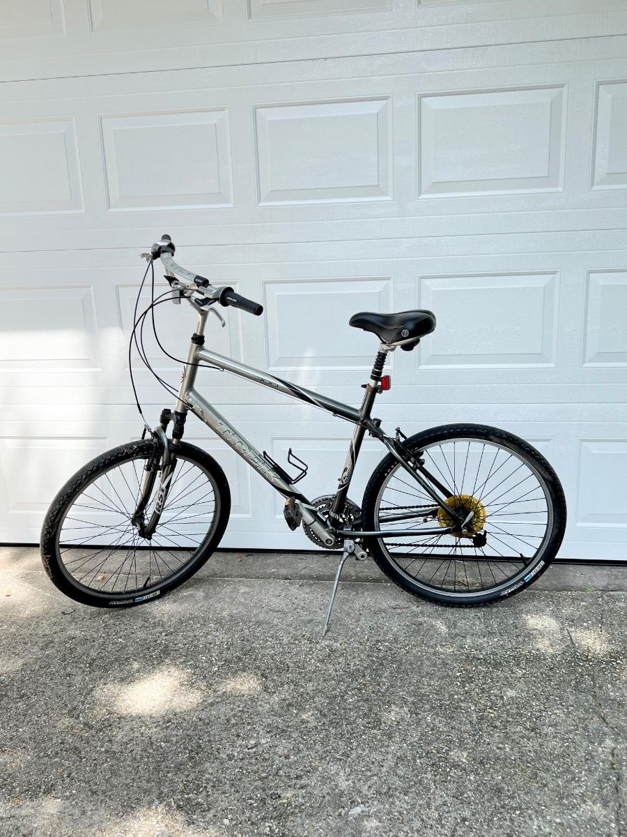 TREK Navigator 300 Alpha Custom Aluminum Mens Bike Read Details EstateSales