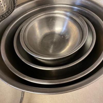 K11- Stainless bowls & sifters