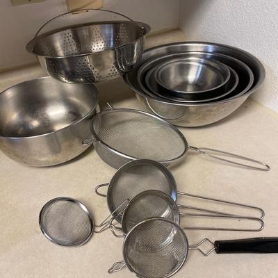 K11- Stainless bowls & sifters
