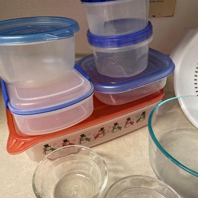 K14- storage containers, bowls, strainer