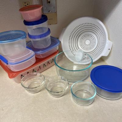 K14- storage containers, bowls, strainer