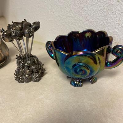 K19- Silver, glasses, sugar bowls, mix sticks