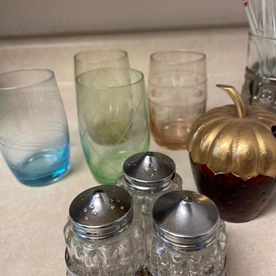 K19- Silver, glasses, sugar bowls, mix sticks