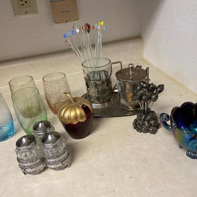 K19- Silver, glasses, sugar bowls, mix sticks
