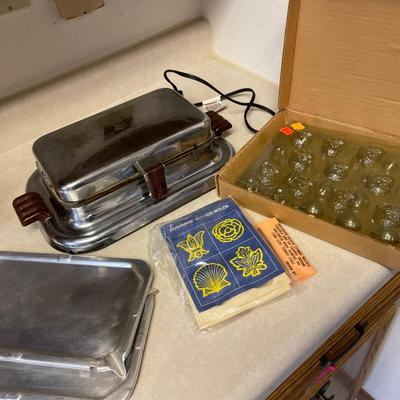 K21- vintage waffle maker & butter molds