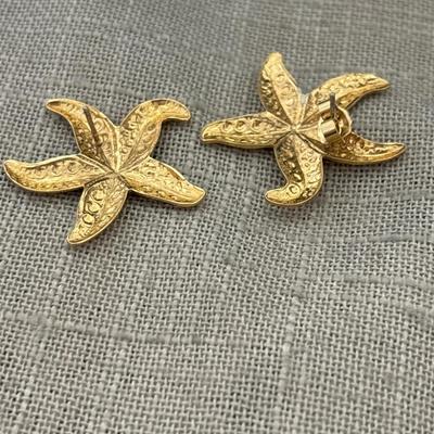 Gold toned starfish earrings