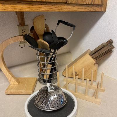 K22- Chicago, cutlery, knives and block, utensils, banana holder, and more