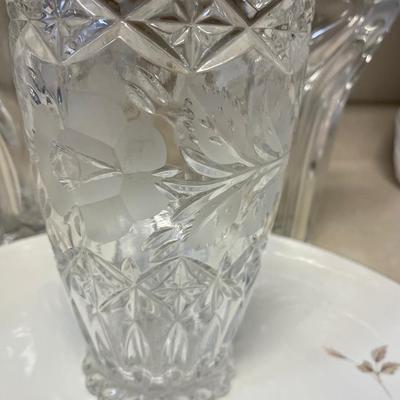 K24- 3 Crystal vases & plate