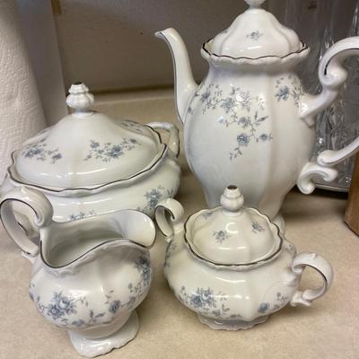 K25- Haviland china pieces