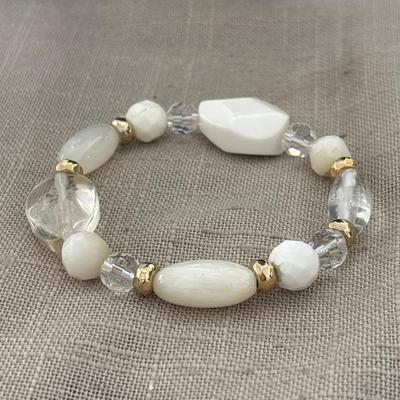 Chunky White Faceted Acrylic Bead Stretch Bangle
