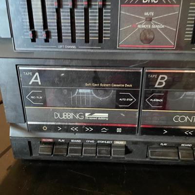 SOUNDESIGN 5863 AM/FM STEREO W/RCA RS2654 SPEAKERS