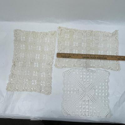 3 piece lot of table linen - Crocheted Table Decor