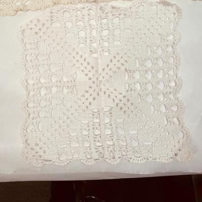 3 piece lot of table linen - Crocheted Table Decor