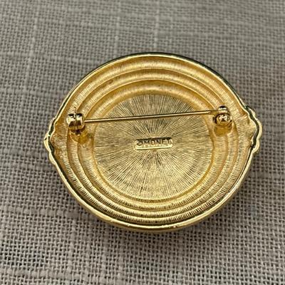 Monet gold toned vintage brooch
