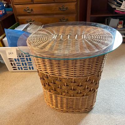 DR5- Wicker laundry basket OR table