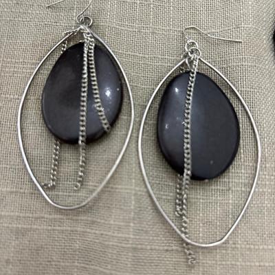Black and silver tone hoop dangle earrings