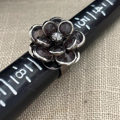Black flower fashion ring