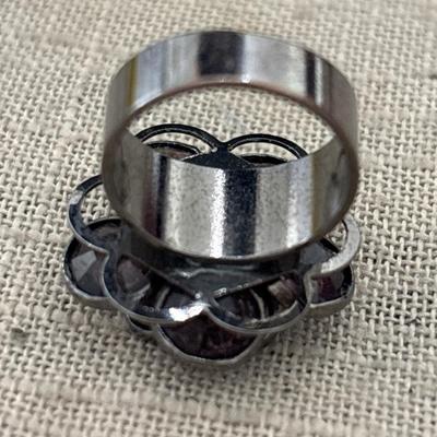 Black flower fashion ring