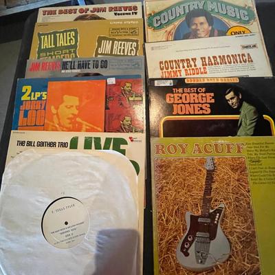 MOSTLY COUNTRY MUSIC ON VINYL RECORDS