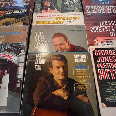 MOSTLY COUNTRY MUSIC ON VINYL RECORDS
