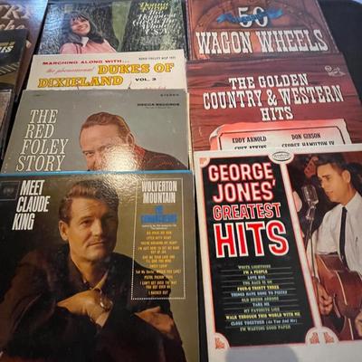 MOSTLY COUNTRY MUSIC ON VINYL RECORDS