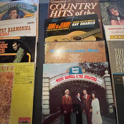 MOSTLY COUNTRY MUSIC ON VINYL RECORDS