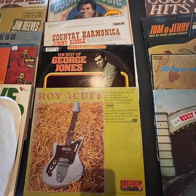 MOSTLY COUNTRY MUSIC ON VINYL RECORDS