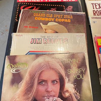 WIDE VARIETY OF MUSIC ON VINYL RECORDS