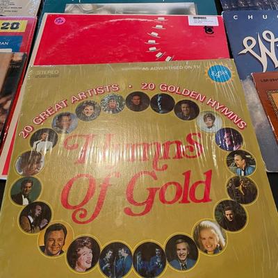 WIDE VARIETY OF MUSIC ON VINYL RECORDS