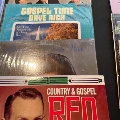 AN ASSORTMENT OF MUSIC ON VINYL RECORDS