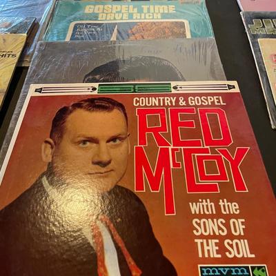 AN ASSORTMENT OF MUSIC ON VINYL RECORDS