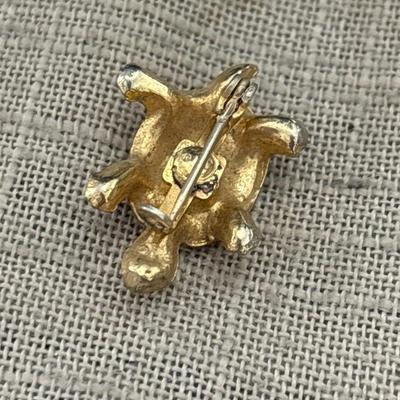 Gold tone turtle pin