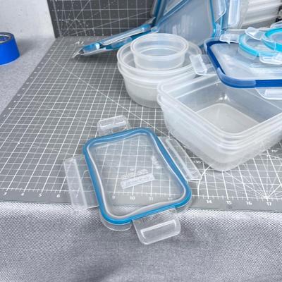 SNAP WARE Container Sets and Parts. 