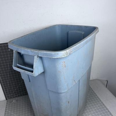 Rubber Maid Garbage Can NO LID